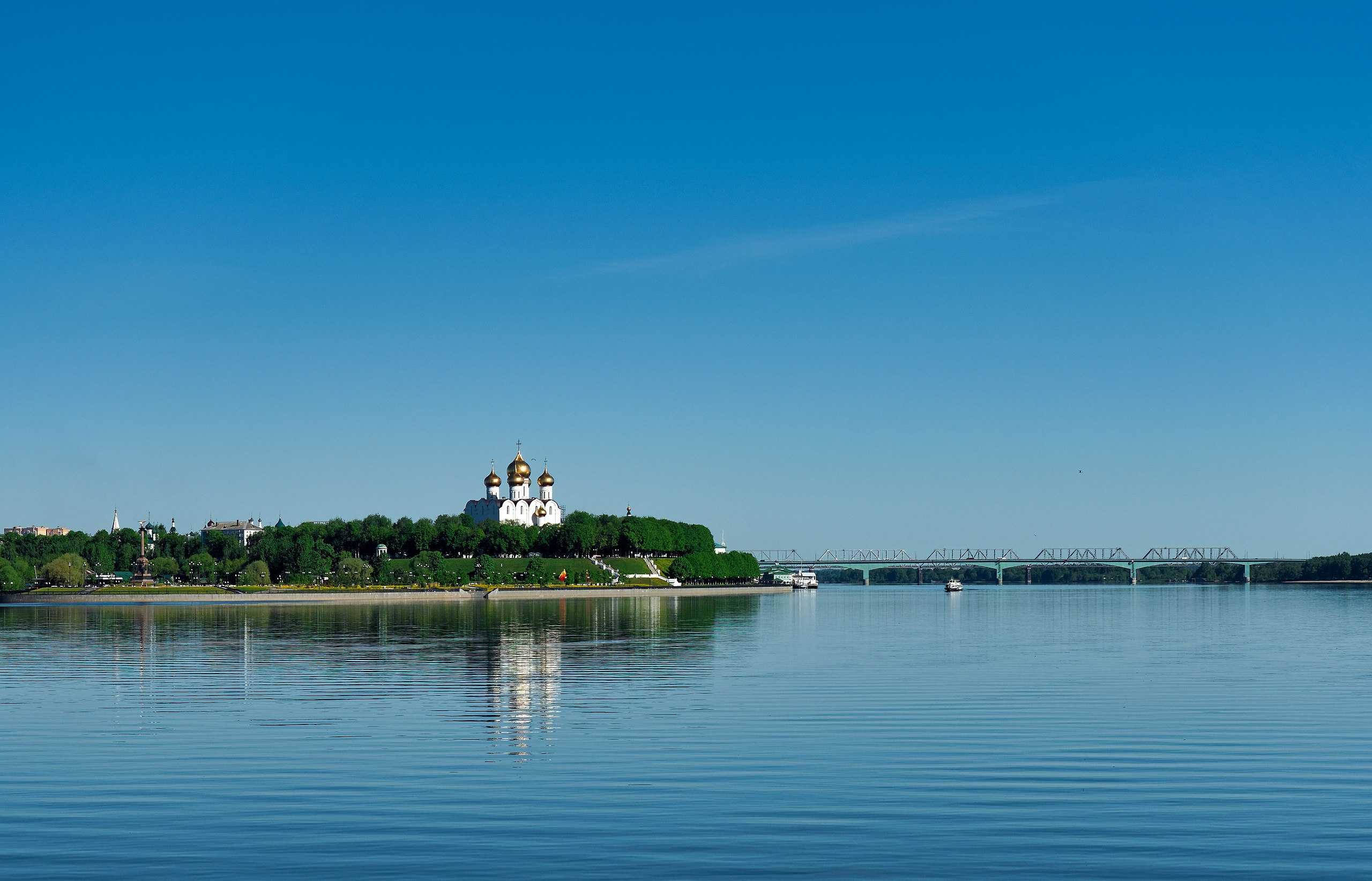 Волга река: исток, дельта, плотины и розовые фламинго
