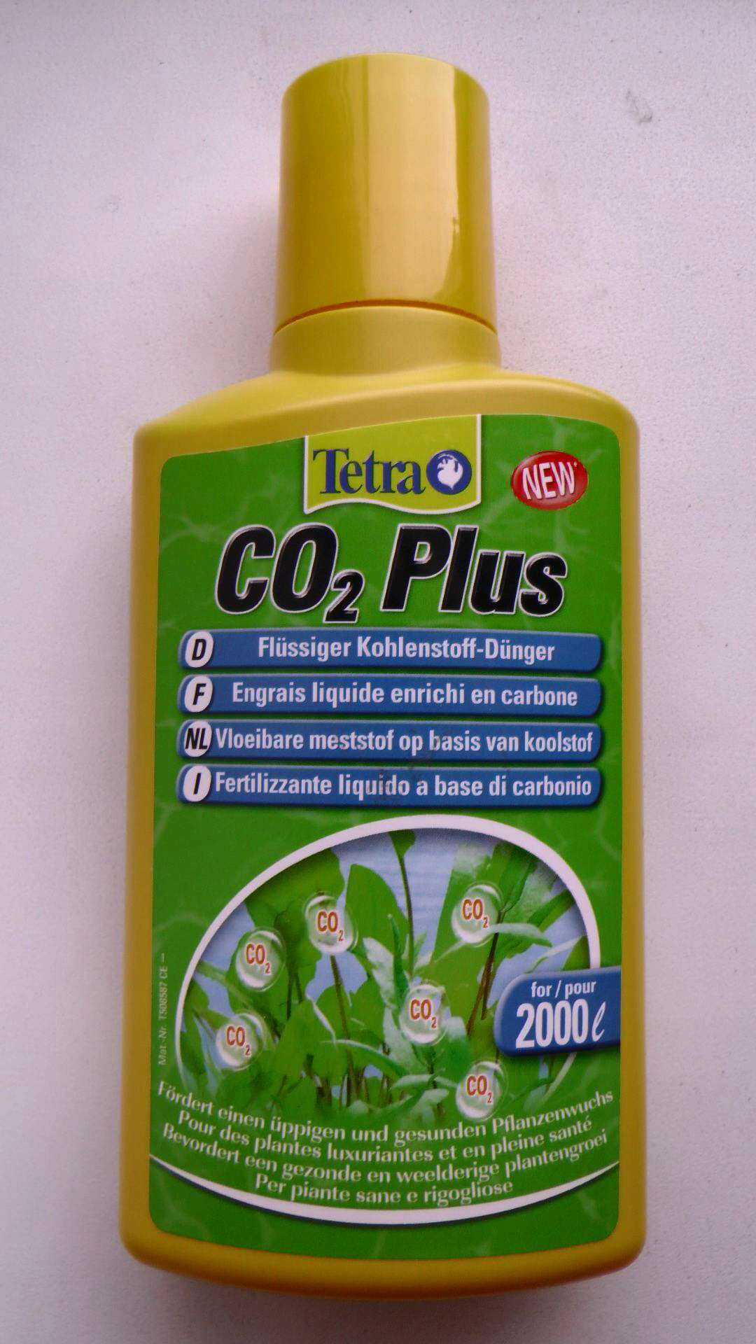 Тетра CO2 Плюс насыщает воду углеродом в форме, которая легко усваивается растениями