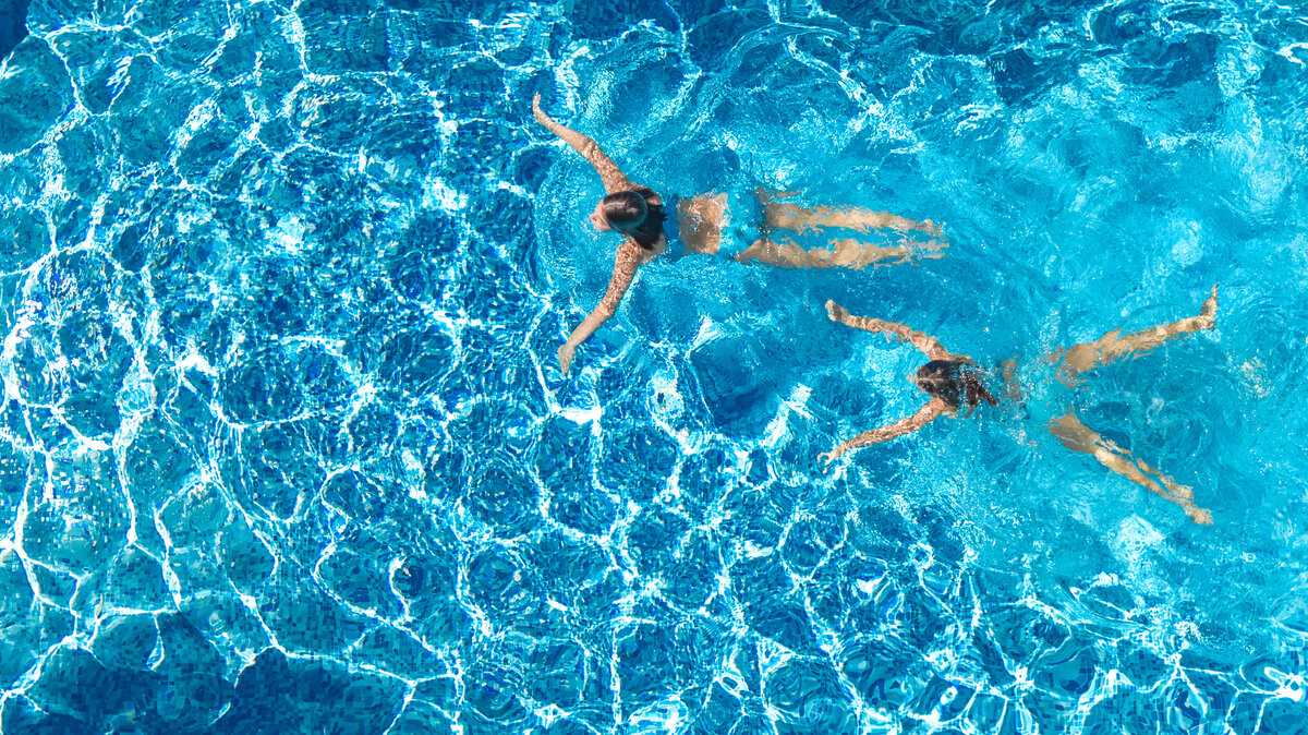 Что добавить в уличный бассейн, чтобы вода не цвела