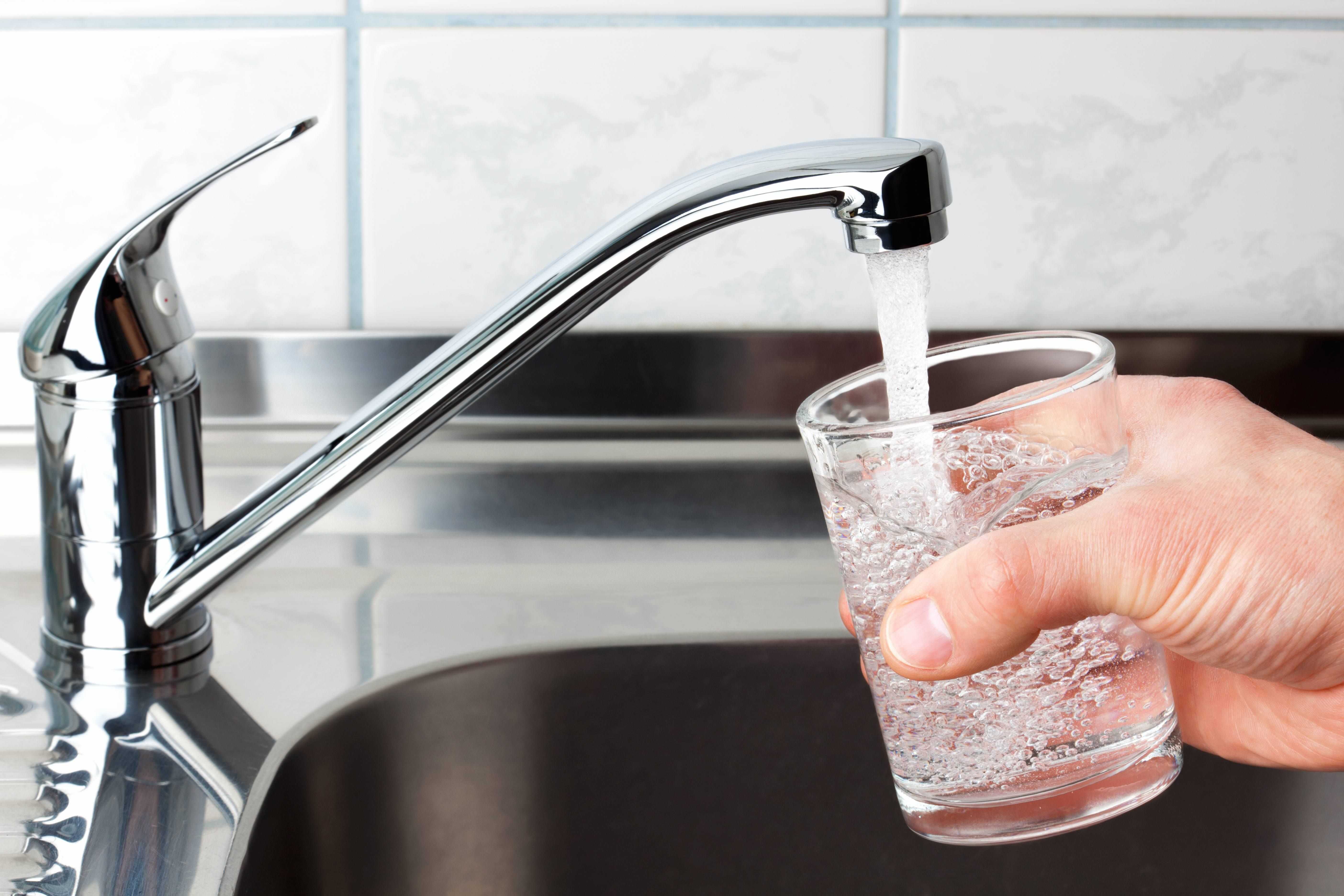 Когда опасно пить некипяченую воду: основные причины и последствия