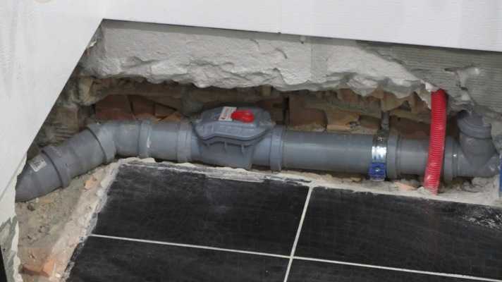Чем отличается счетчик воды со встроенным обратным клапаном от разборной конструкции